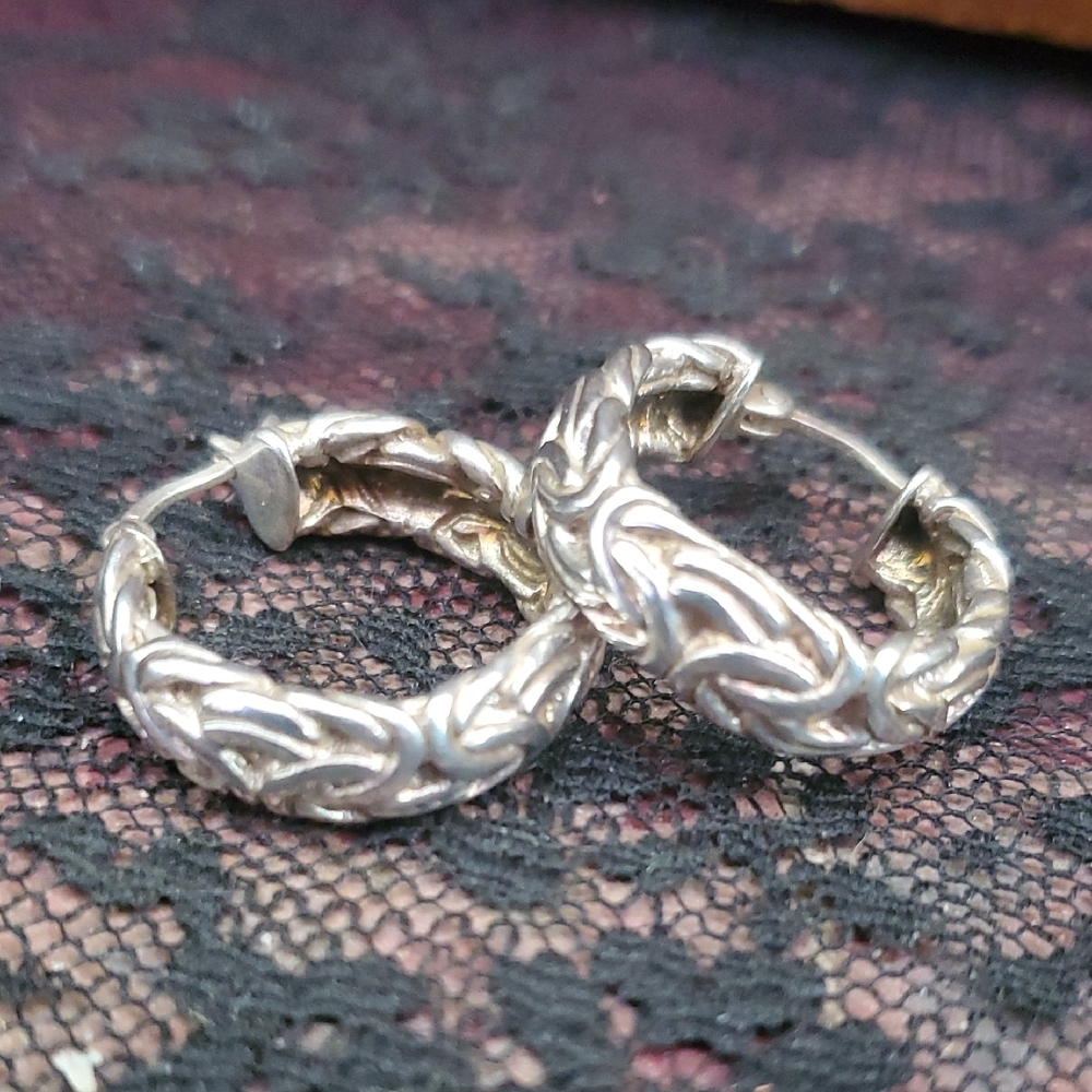 Elegant Silver Hoop Earrings DW535